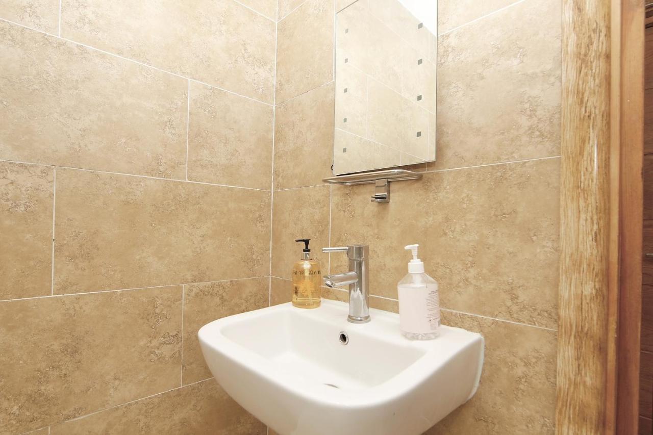 Edgware Hub Hotel London Eksteriør billede