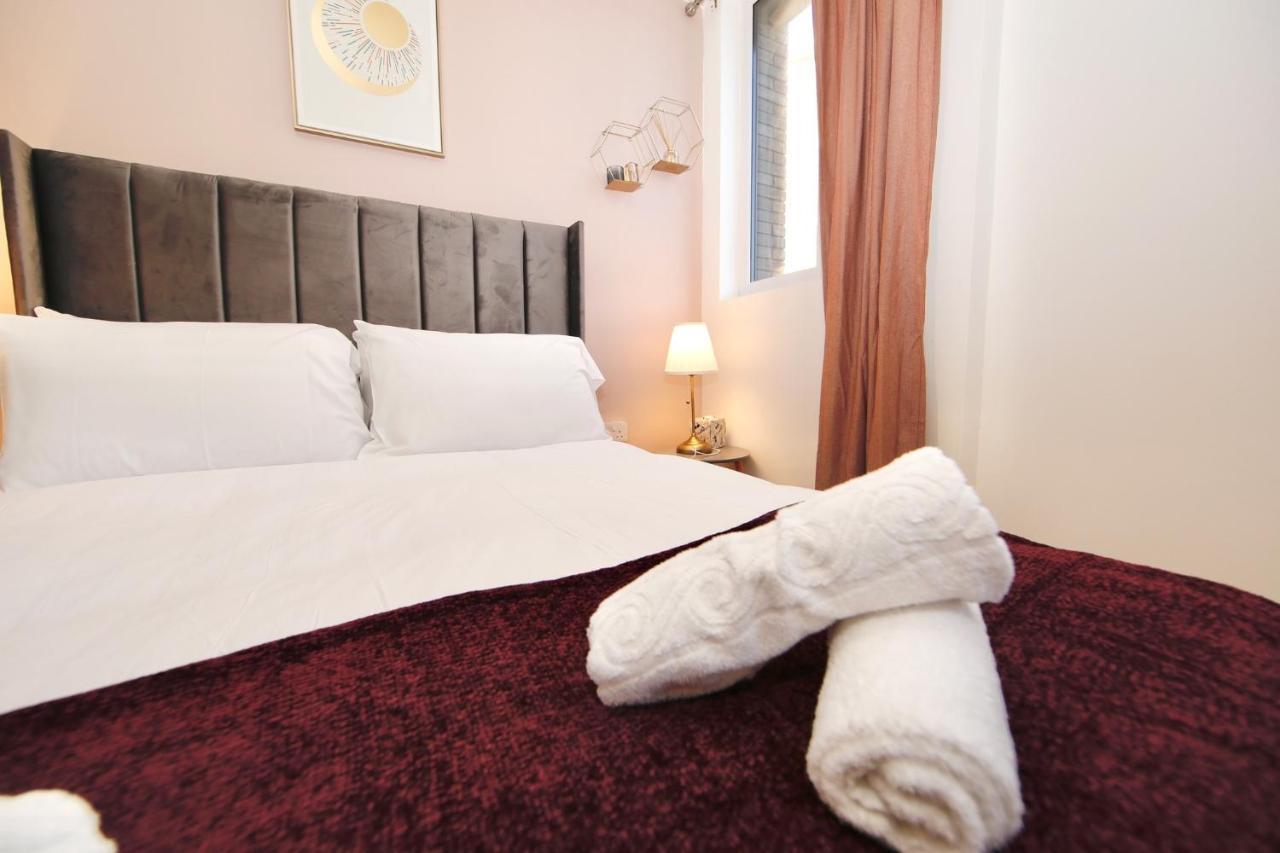 Edgware Hub Hotel London Eksteriør billede