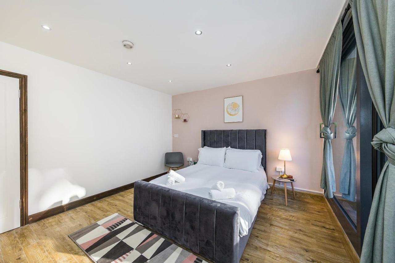 Edgware Hub Hotel London Eksteriør billede